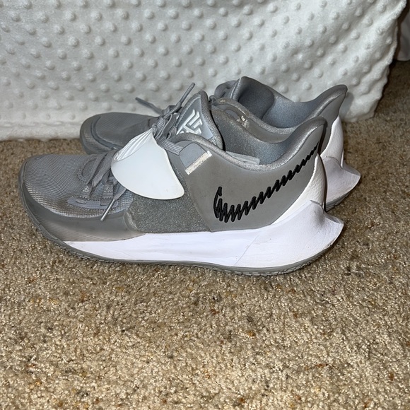 Kyrie Low 3 TB - Picture 7 of 10